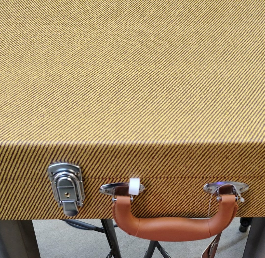 New Lockable Tweed Hard Case – Fits Strat, Tele, and many other Style Guitars – NEW