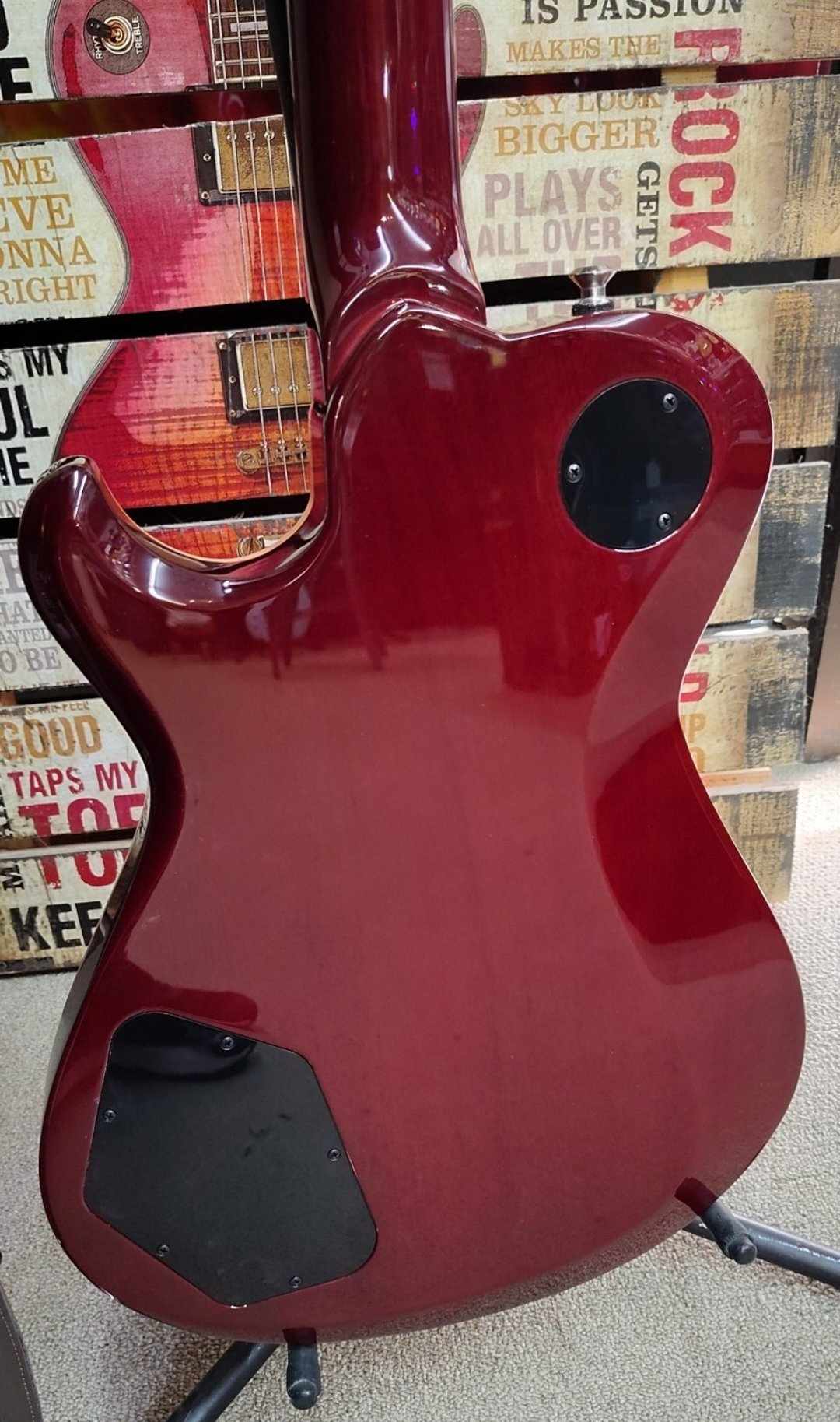 Knaggs Kenai - Burgundy - Rosewood Fretboard - Case Included