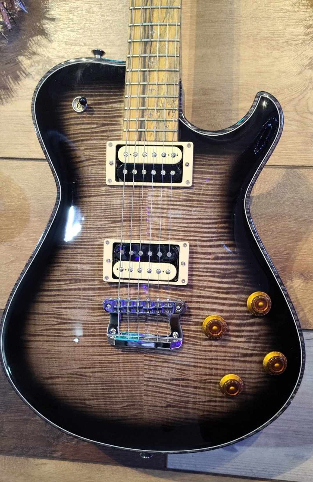 Knaggs Kenai - Sand Dune Burst - Pale Moon Ebony Fingerboard - Case Included
