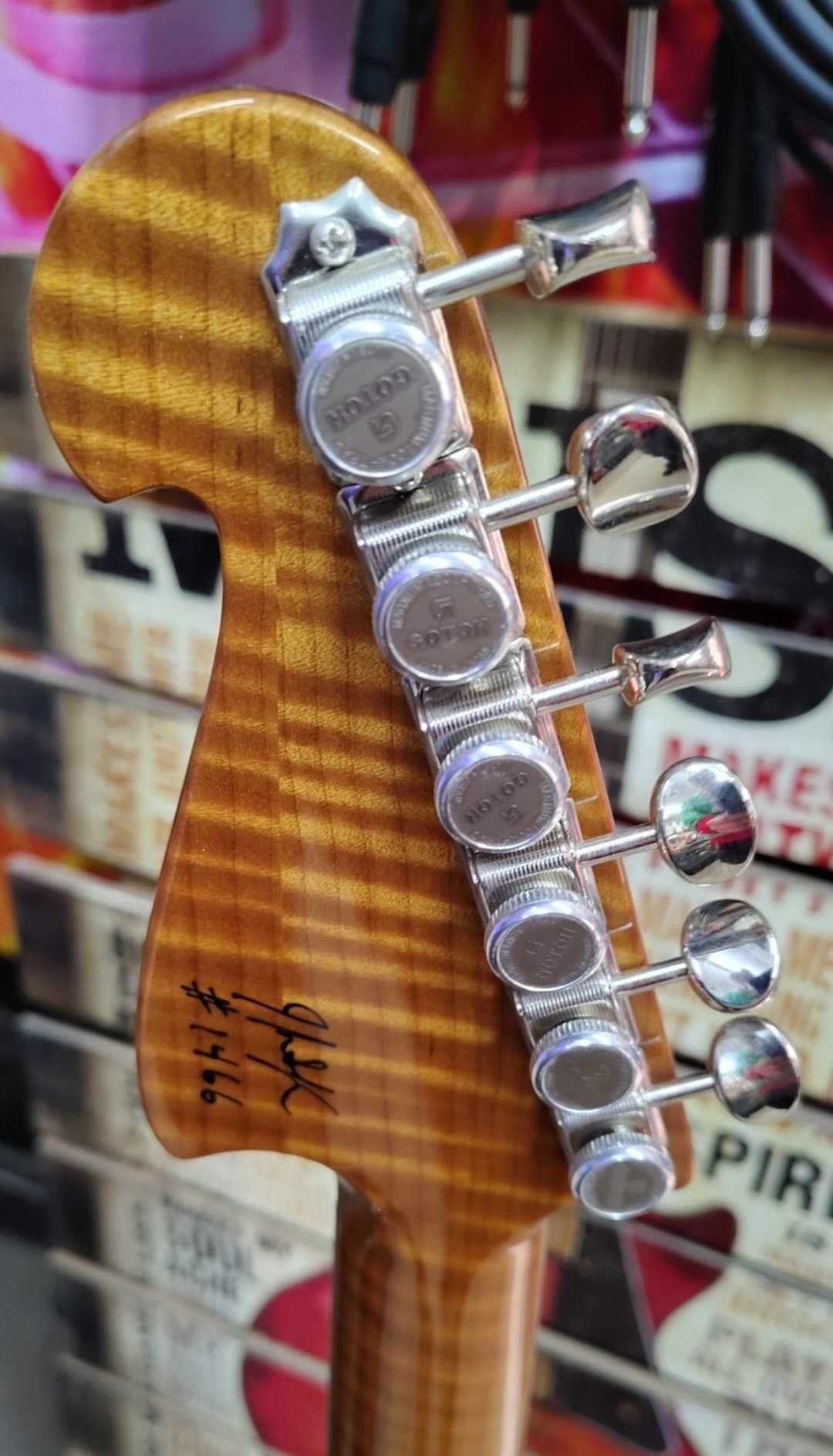 Knaggs Severn Trembuck - Roasted Alder Body - T1 Roasted Maple Neck - Case Included