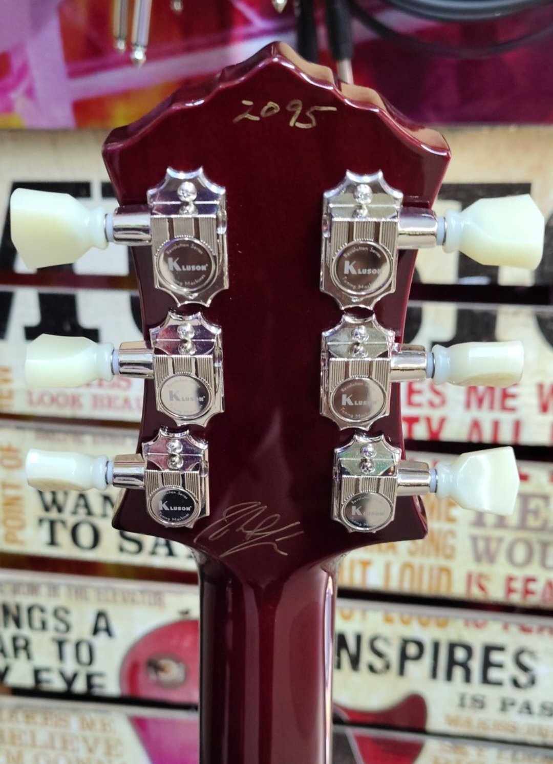 Knaggs Kenai - Burgundy - Rosewood Fretboard - Case Included