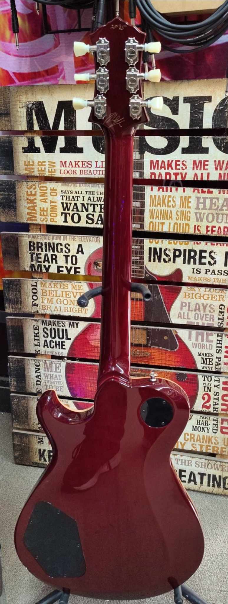 Knaggs Kenai - Burgundy - Rosewood Fretboard - Case Included