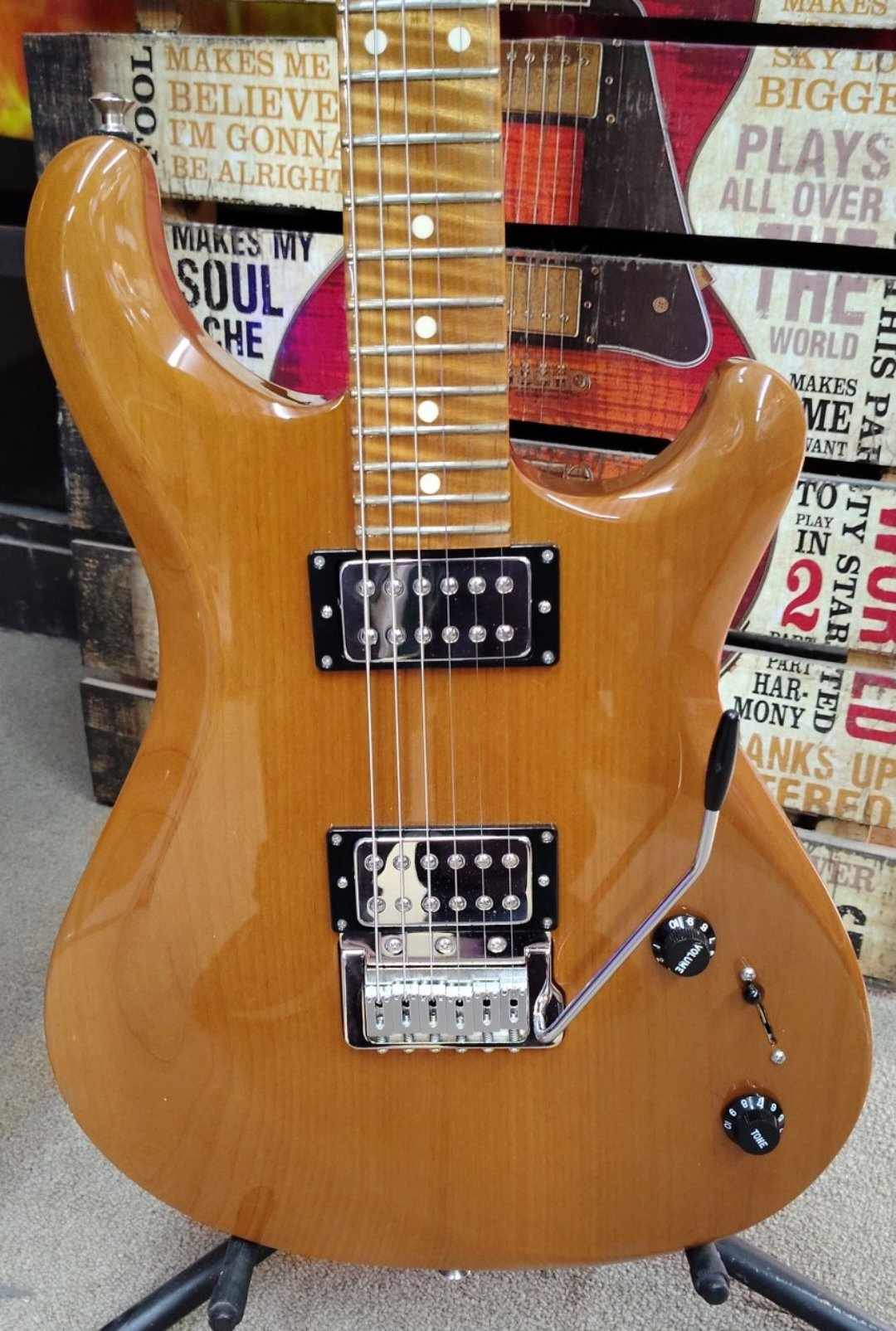 Knaggs Severn Trembuck - Roasted Alder Body - T1 Roasted Maple Neck - Case Included