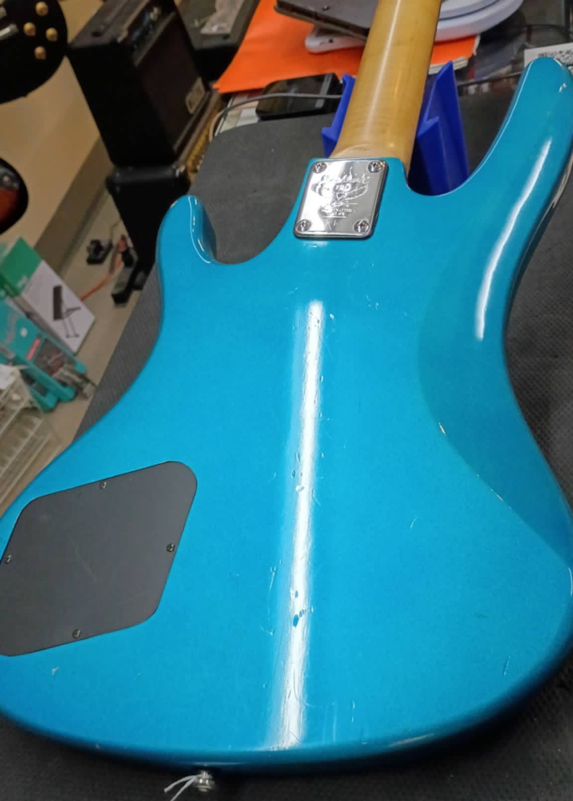 Washburn XB-100 Bass – Metallic Blue – Ready to Rock