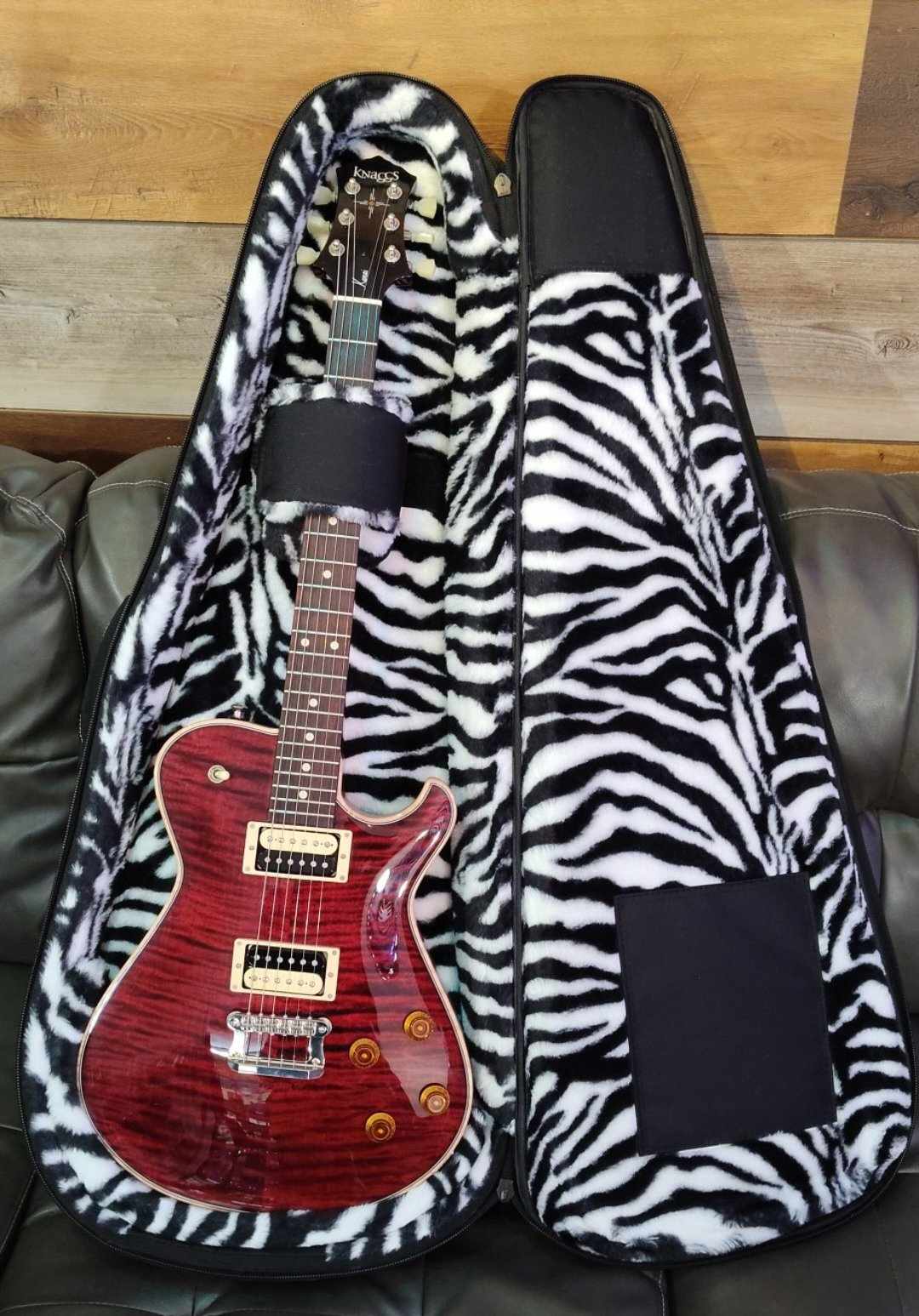 Wendell's Music Level 3 Electric Guitar Gig Bag - Zebra Print Interior