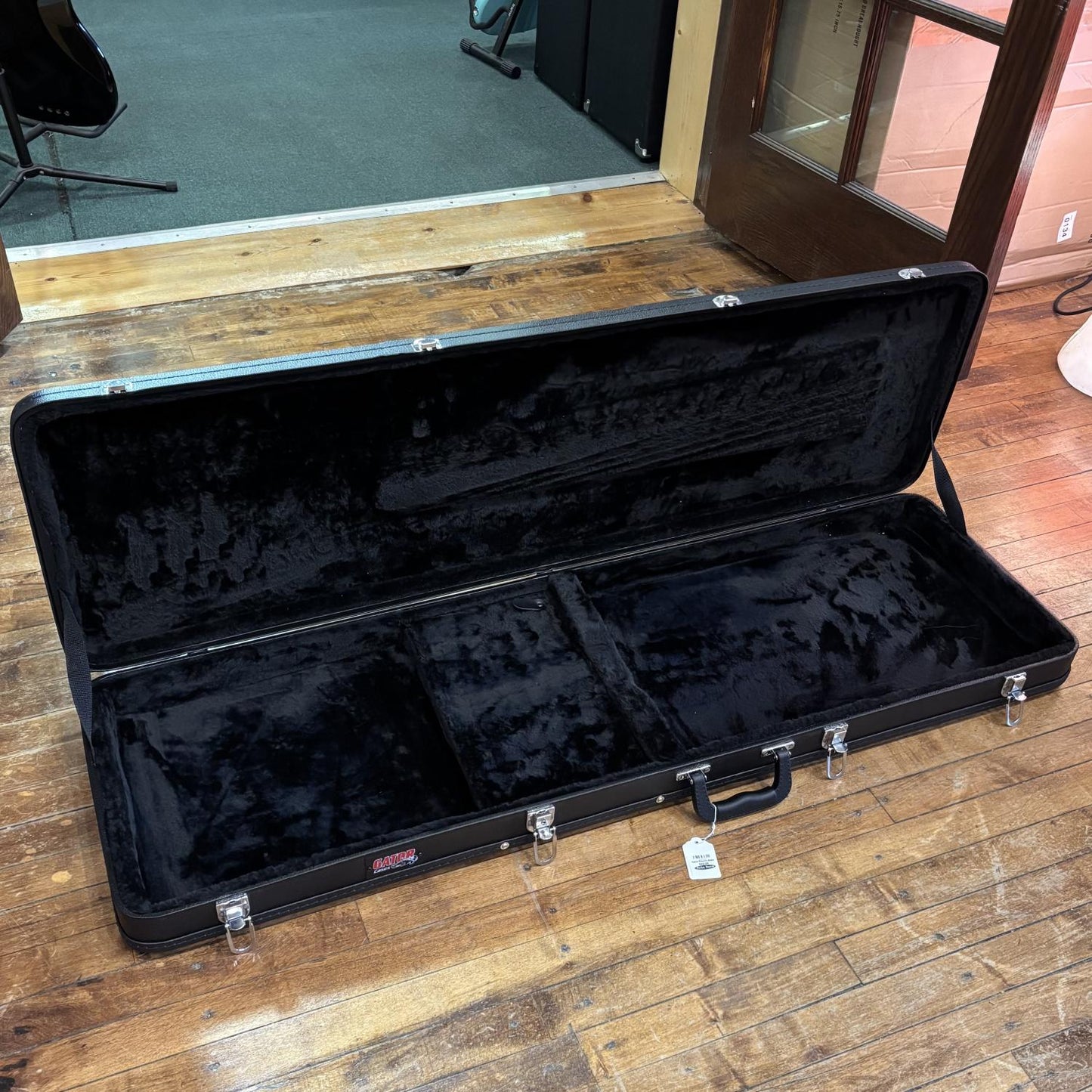 (Deluxe) Used Hard Case for Bass Guitar
