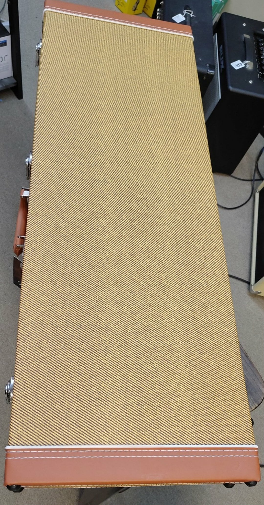 New Lockable Tweed Hard Case – Fits Strat, Tele, and many other Style Guitars – NEW