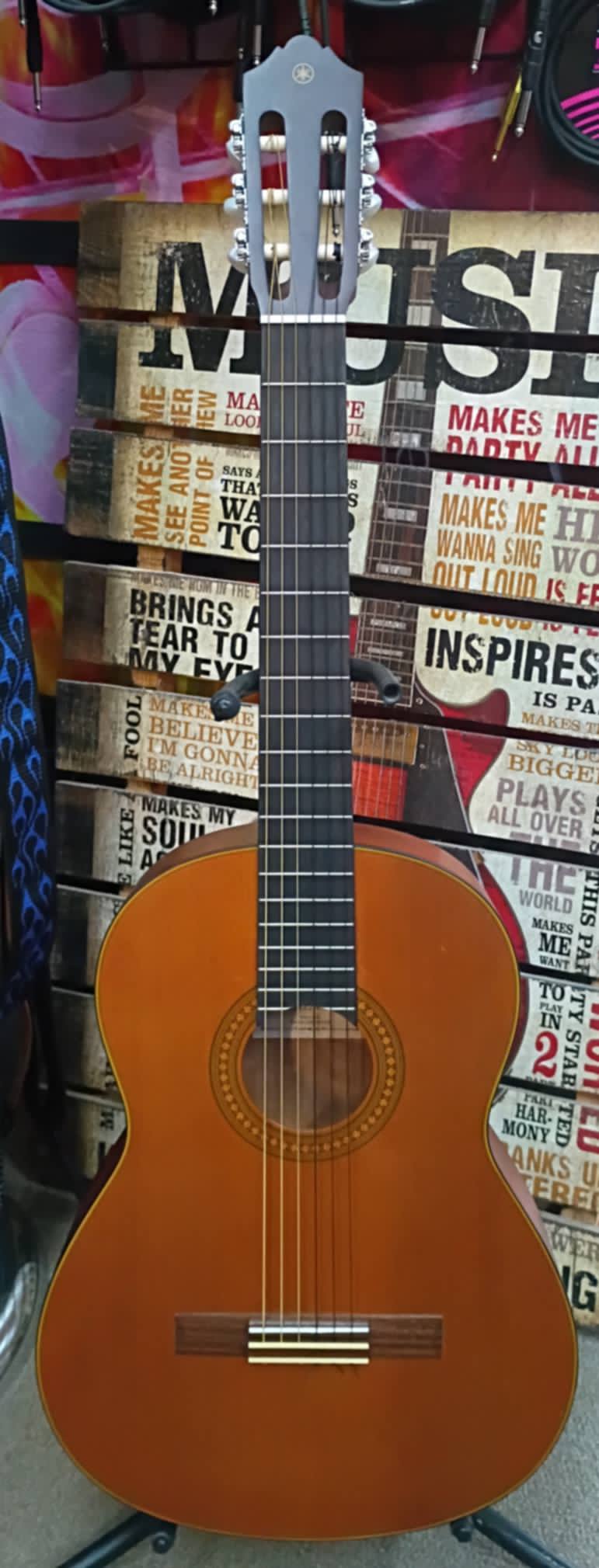Yamaha CG122MCH Classical Guitar – Solid Cedar Top - Used