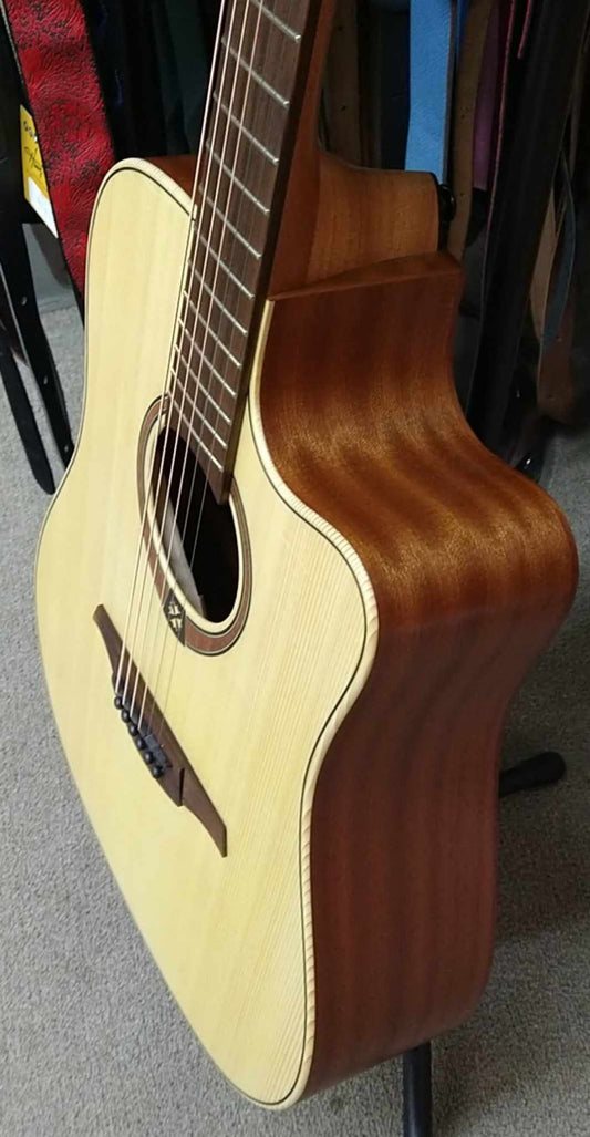 LAG Tramontane T70DCE Dreadnought Acoustic / Electric