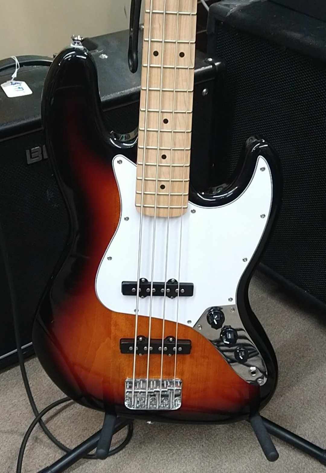 Squier Affinity Series Jazz Bass - 3-color Sunburst with Maple Fingerboard