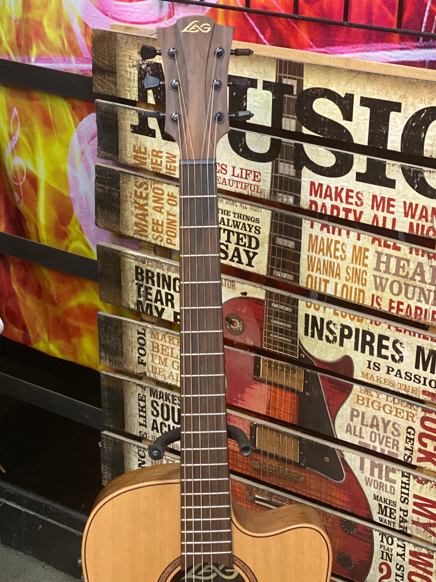 Lâg Tramontane T170DCE-NAT Dreadnought Cutaway Electro-Acoustic Guitar – The Sound of Flexibility (and Great Taste)