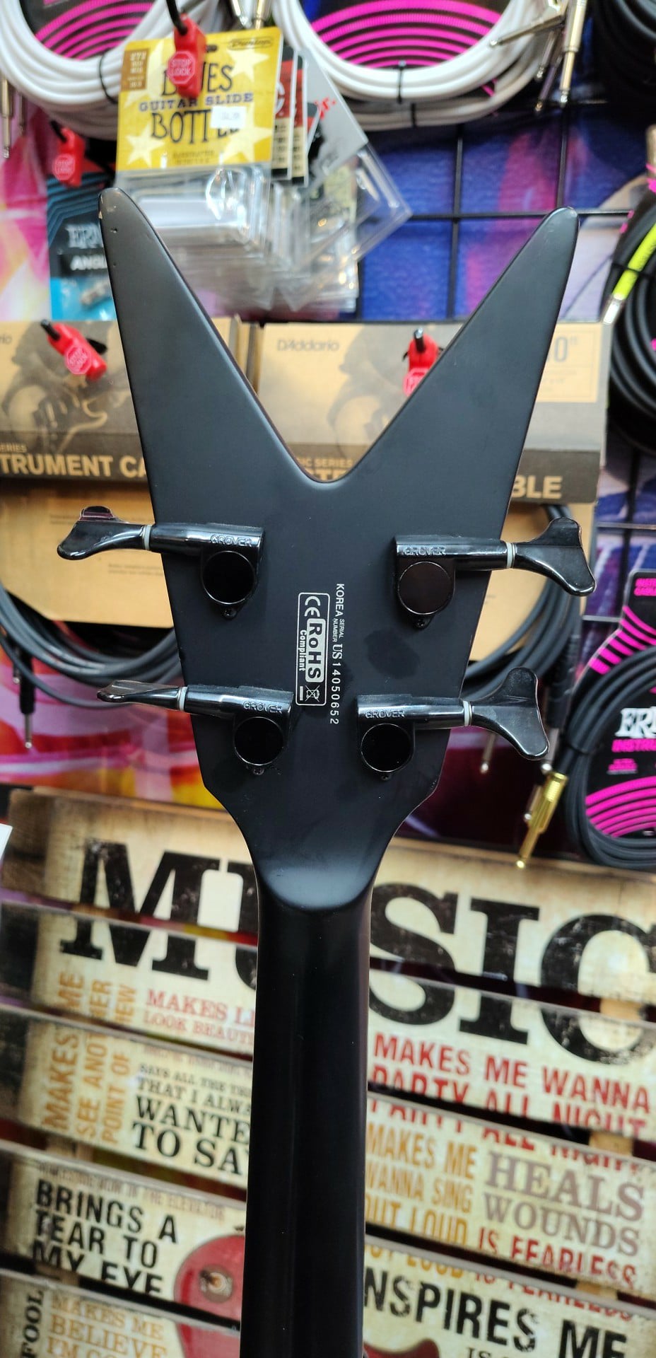 Dean Stealth Flying V Bass – 2014 – EMGs, Clean, and Mean