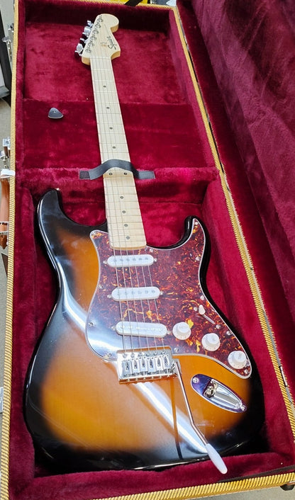 New Lockable Tweed Hard Case – Fits Strat, Tele, and many other Style Guitars – NEW