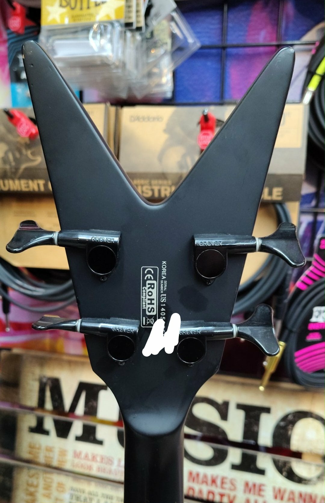 Dean Stealth Flying V Bass – 2014 – EMGs, Clean, and Mean