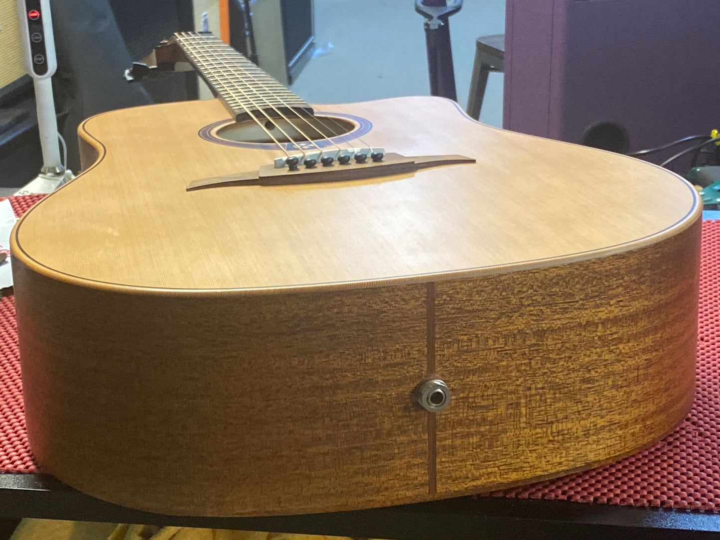 Lâg Tramontane T170DCE-NAT Dreadnought Cutaway Electro-Acoustic Guitar – The Sound of Flexibility (and Great Taste)