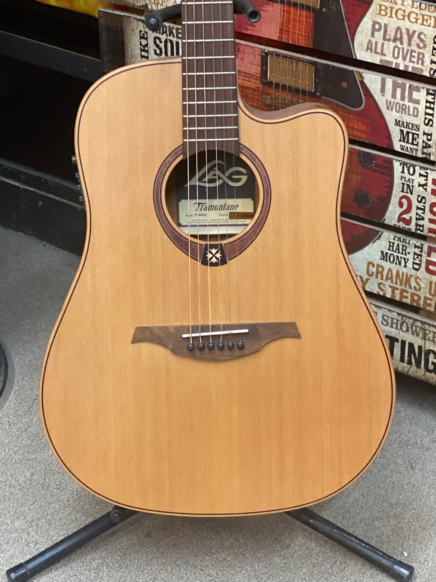 Lâg Tramontane T170DCE-NAT Dreadnought Cutaway Electro-Acoustic Guitar – The Sound of Flexibility (and Great Taste)