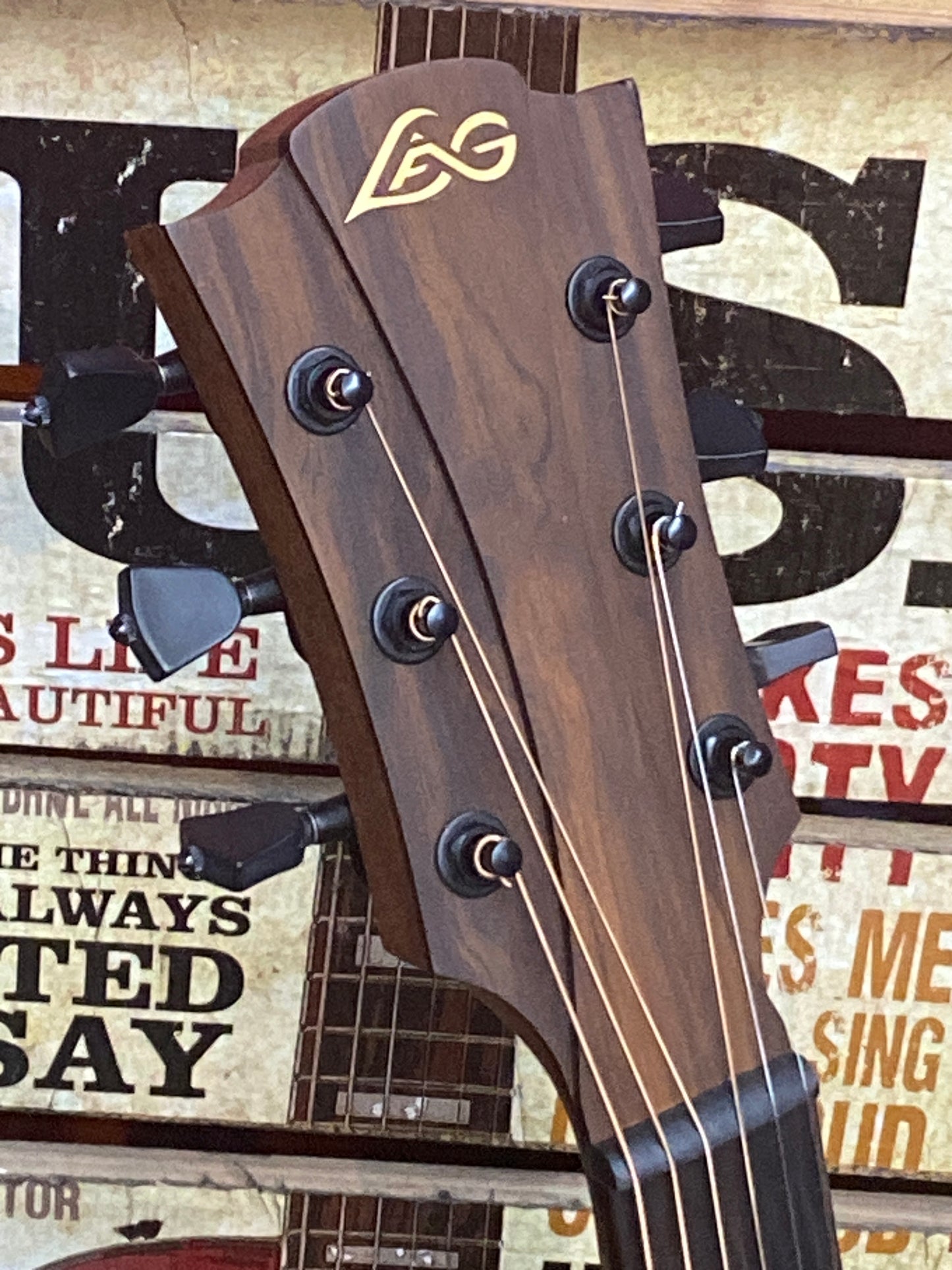 Lâg Tramontane T170DCE-NAT Dreadnought Cutaway Electro-Acoustic Guitar – The Sound of Flexibility (and Great Taste)