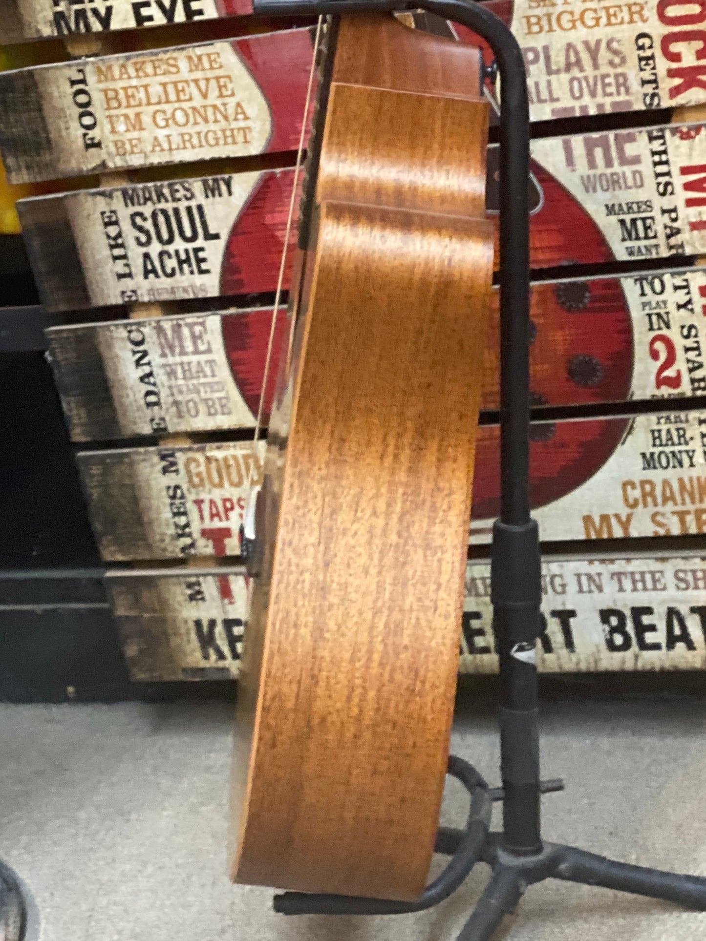 Lâg Tramontane T170DCE-NAT Dreadnought Cutaway Electro-Acoustic Guitar – The Sound of Flexibility (and Great Taste)