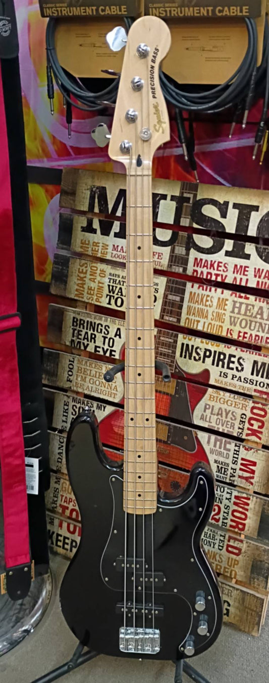 Squier Affinity Precision Bass PJ – Black on Black – Used, Excellent Condition