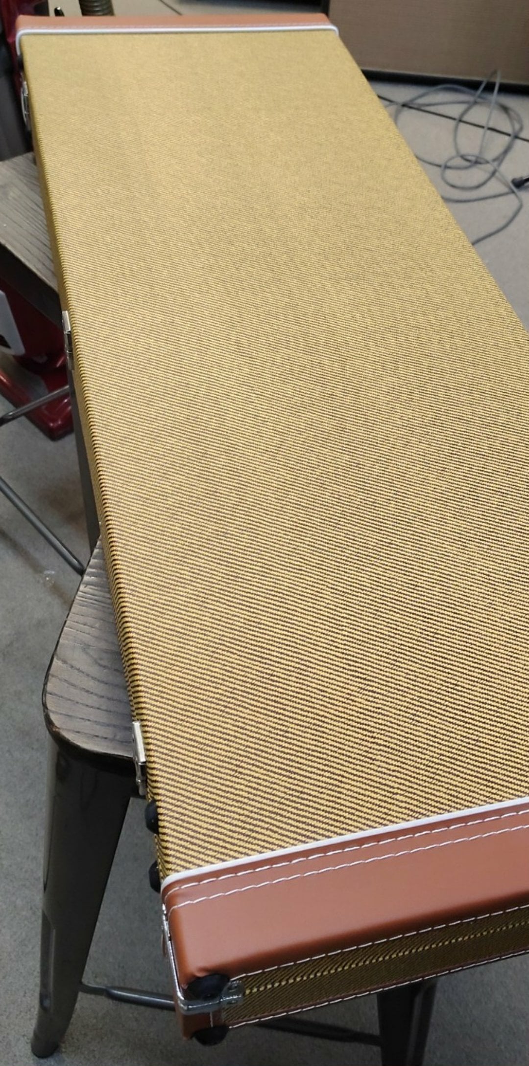 New Lockable Tweed Hard Case – Fits Strat, Tele, and many other Style Guitars – NEW