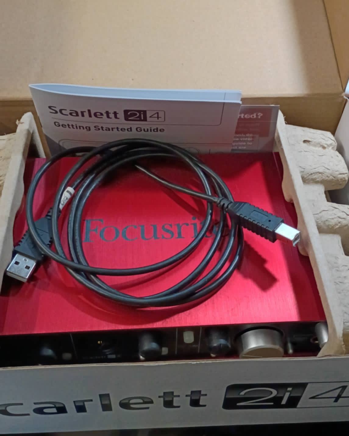 Focusrite Scarlett 2i4 USB Audio Interface – Original Box – One Owner