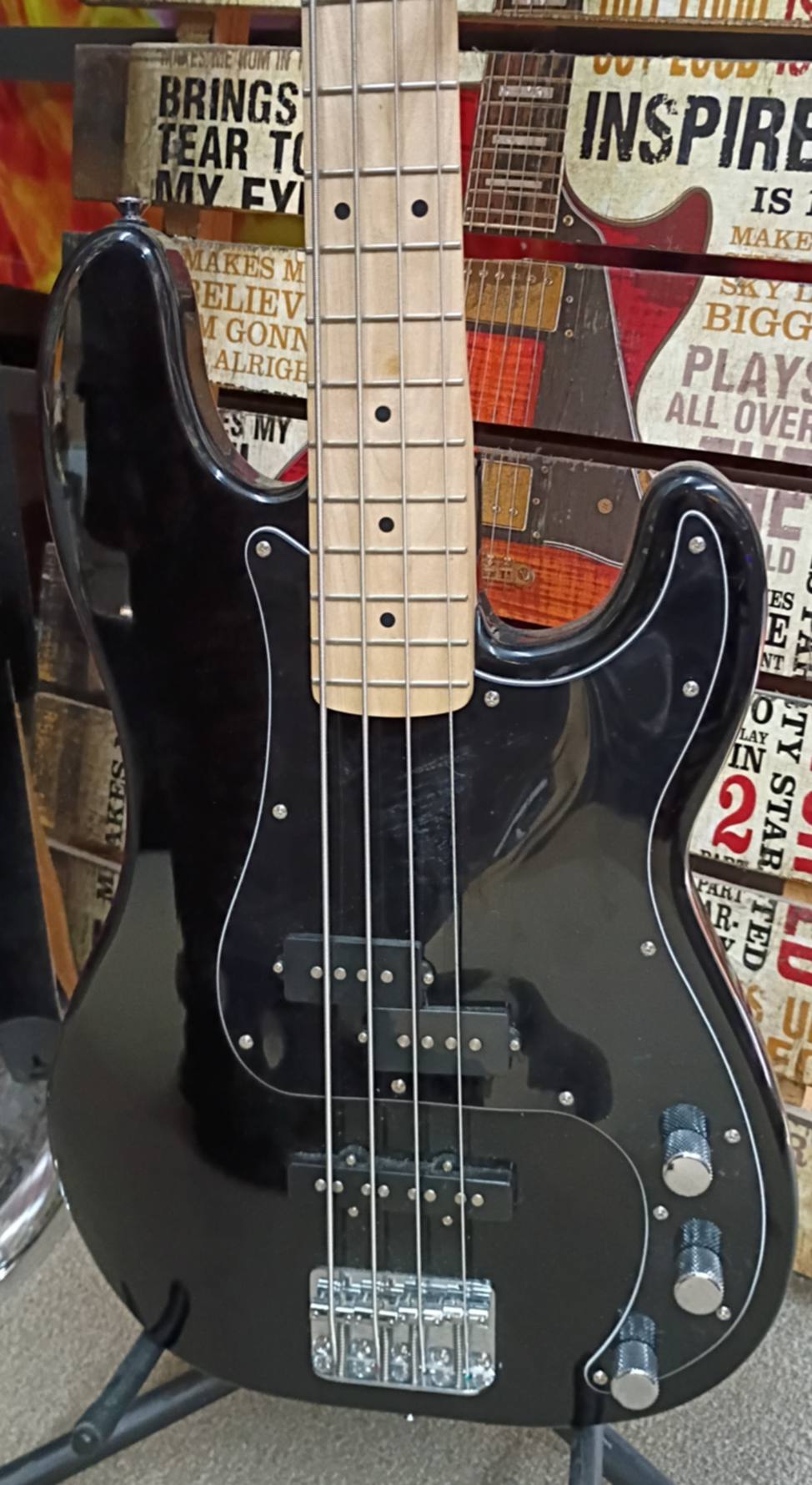 Squier Affinity Precision Bass PJ – Black on Black – Used, Excellent Condition