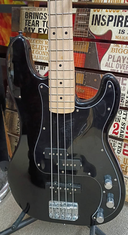 Squier Affinity Precision Bass PJ – Black on Black – Used, Excellent Condition