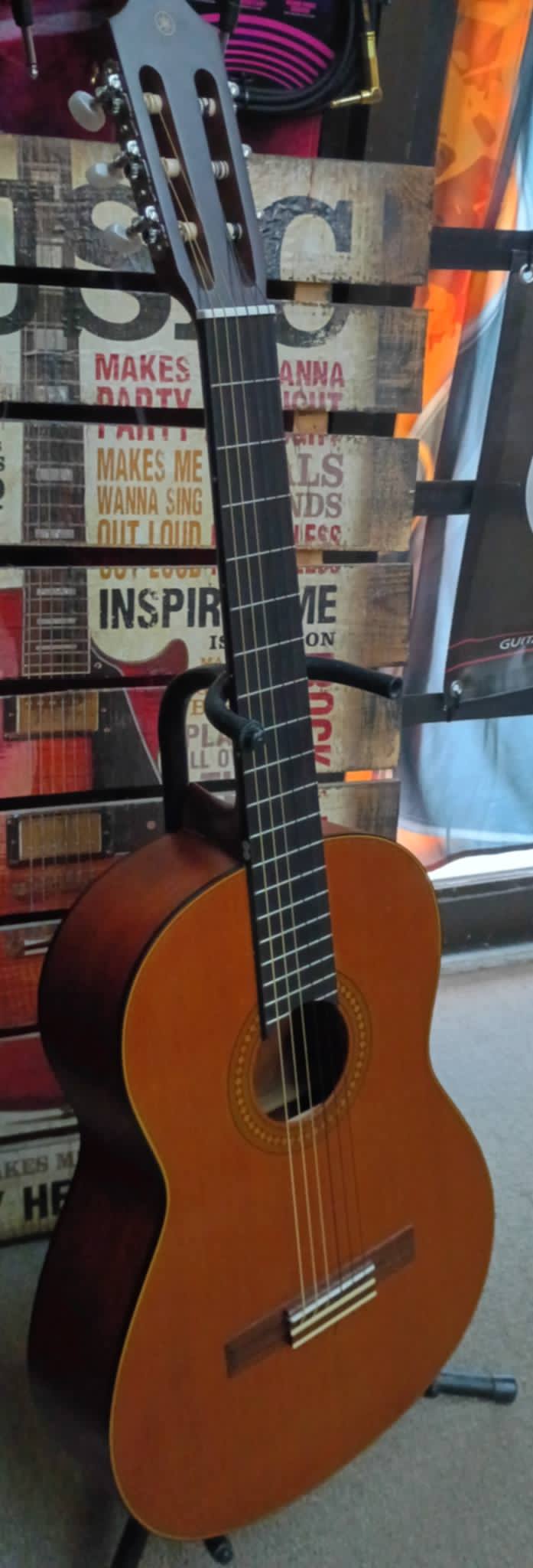 Yamaha CG122MCH Classical Guitar – Solid Cedar Top - Used