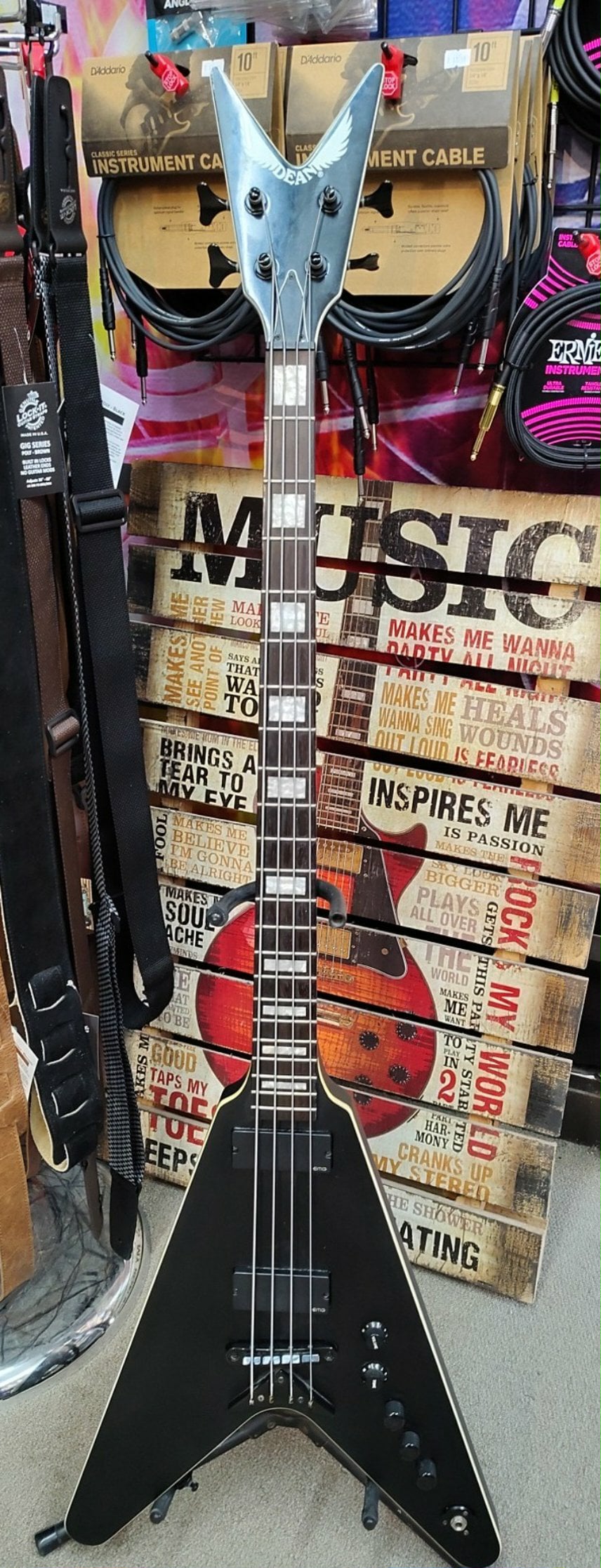 Dean Stealth Flying V Bass – 2014 – EMGs, Clean, and Mean